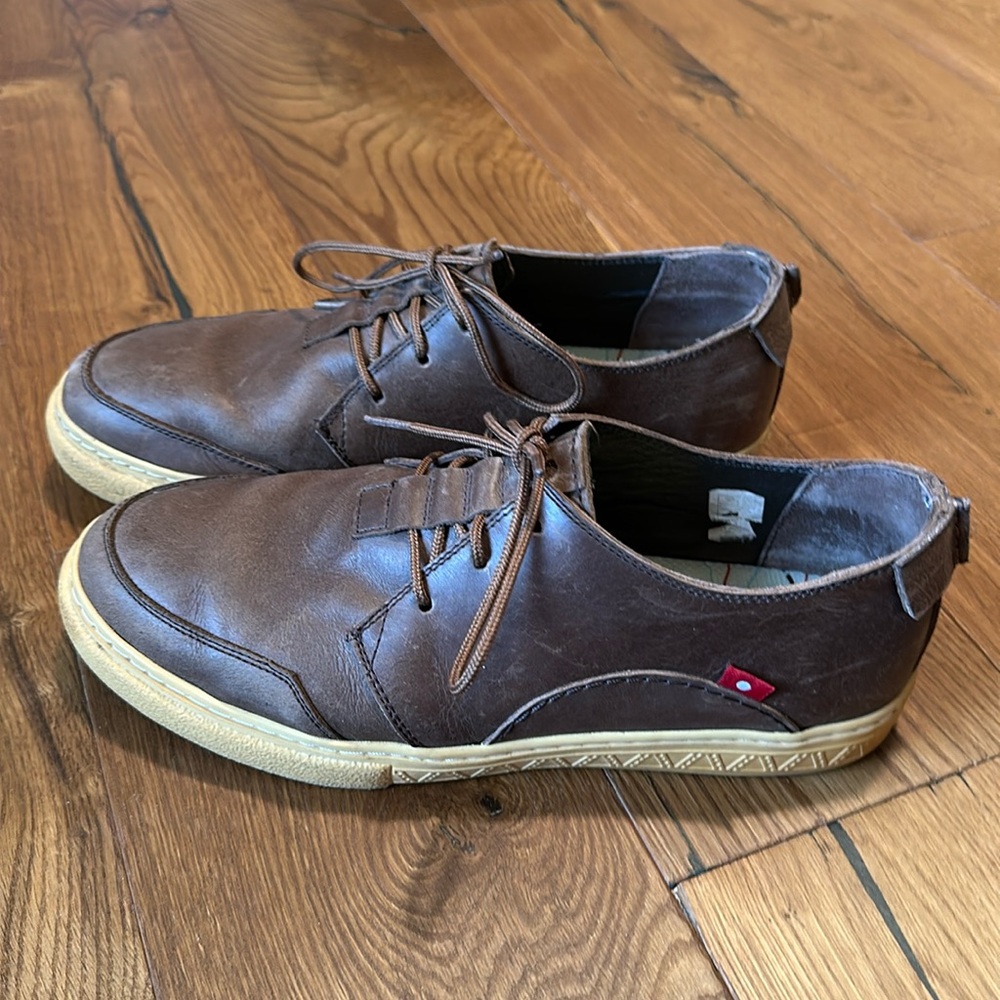 Oliberte Mens Brown Leather
Oxford Casual Lace Shoe Sneaker
Size US 10.5 EU 44